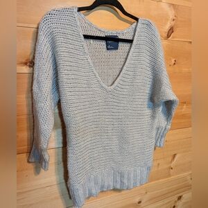 American Eagle Soft Knit Light Gray V-Neck Sweater,Loose Knit, Large. Periwinkle